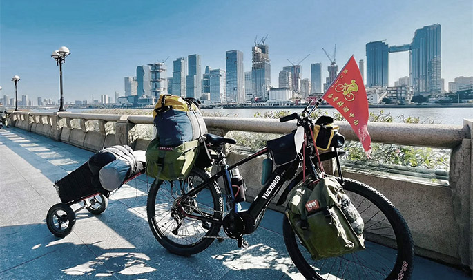 Brother Hai's Cycling Dream of China with  TruckRun M01